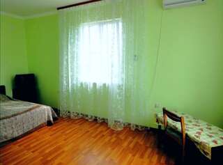 Гостевой дом У Наиры Новый Афон Четырехместный номер "Комфорт"-3