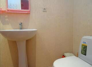 Гостевой дом У Наиры Новый Афон Четырехместный номер эконом-класса-3