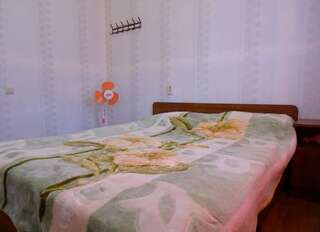 Гостевой дом У Наиры Новый Афон Трехместный номер эконом-класса-6