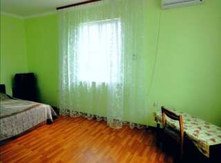 Гостевой дом У Наиры Новый Афон Четырехместный номер "Комфорт"-7